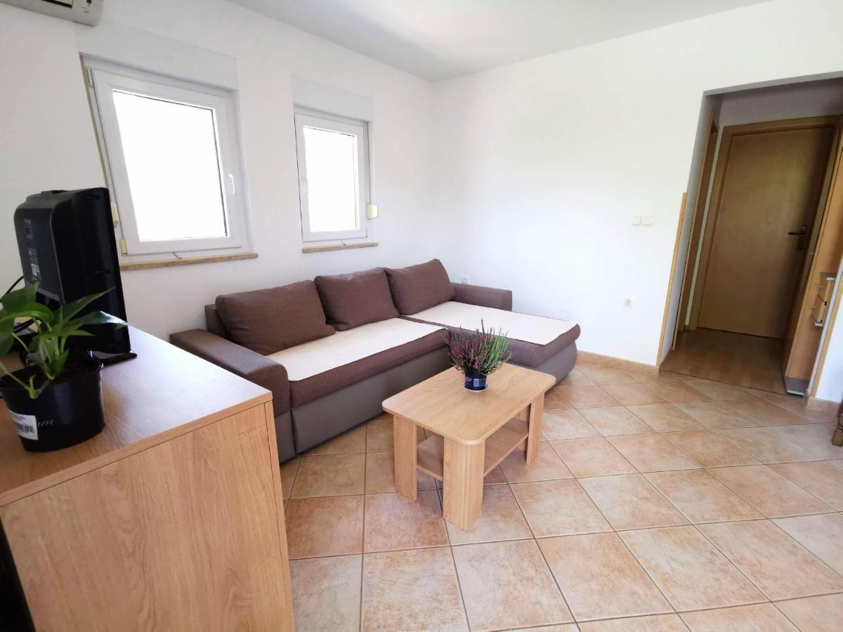 Dundo In Quiet Area Apartment *