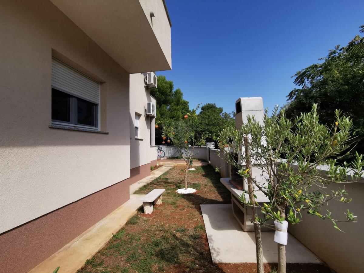 Dundo In Quiet Area Apartment *