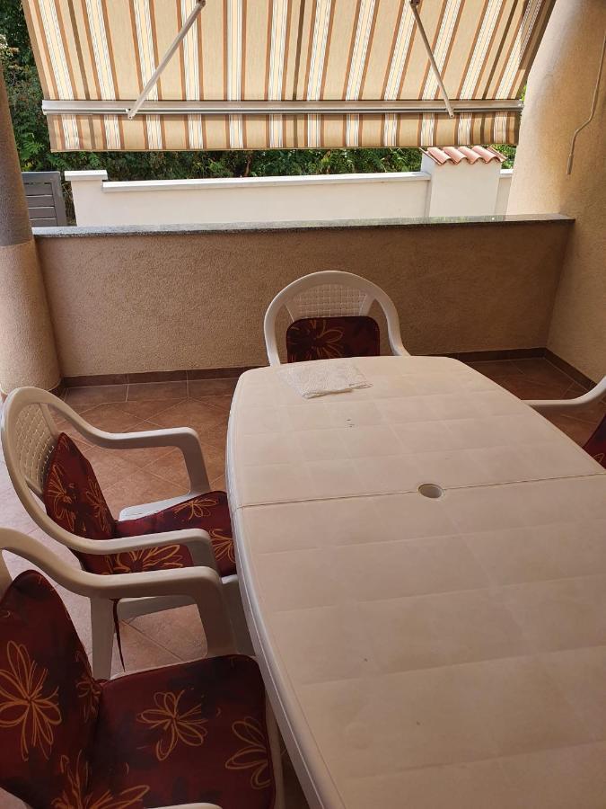 Dundo In Quiet Area Apartment *